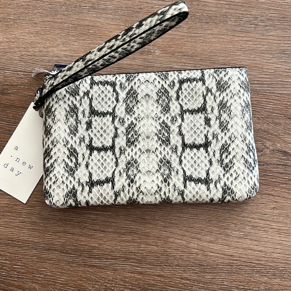 Snake print wristlet! NWT!